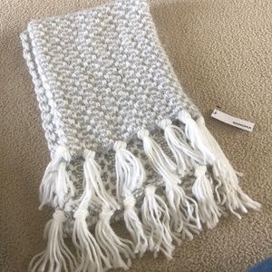 Sonoma light grey and white scarf